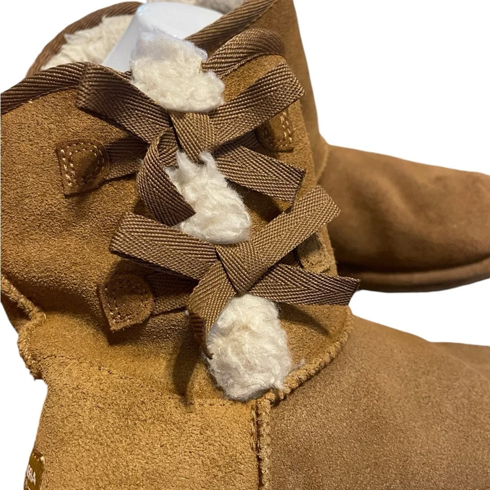 Koolaburra by UGG Girls Victoria Short Fashion Boot, Size 4,‎ GUC